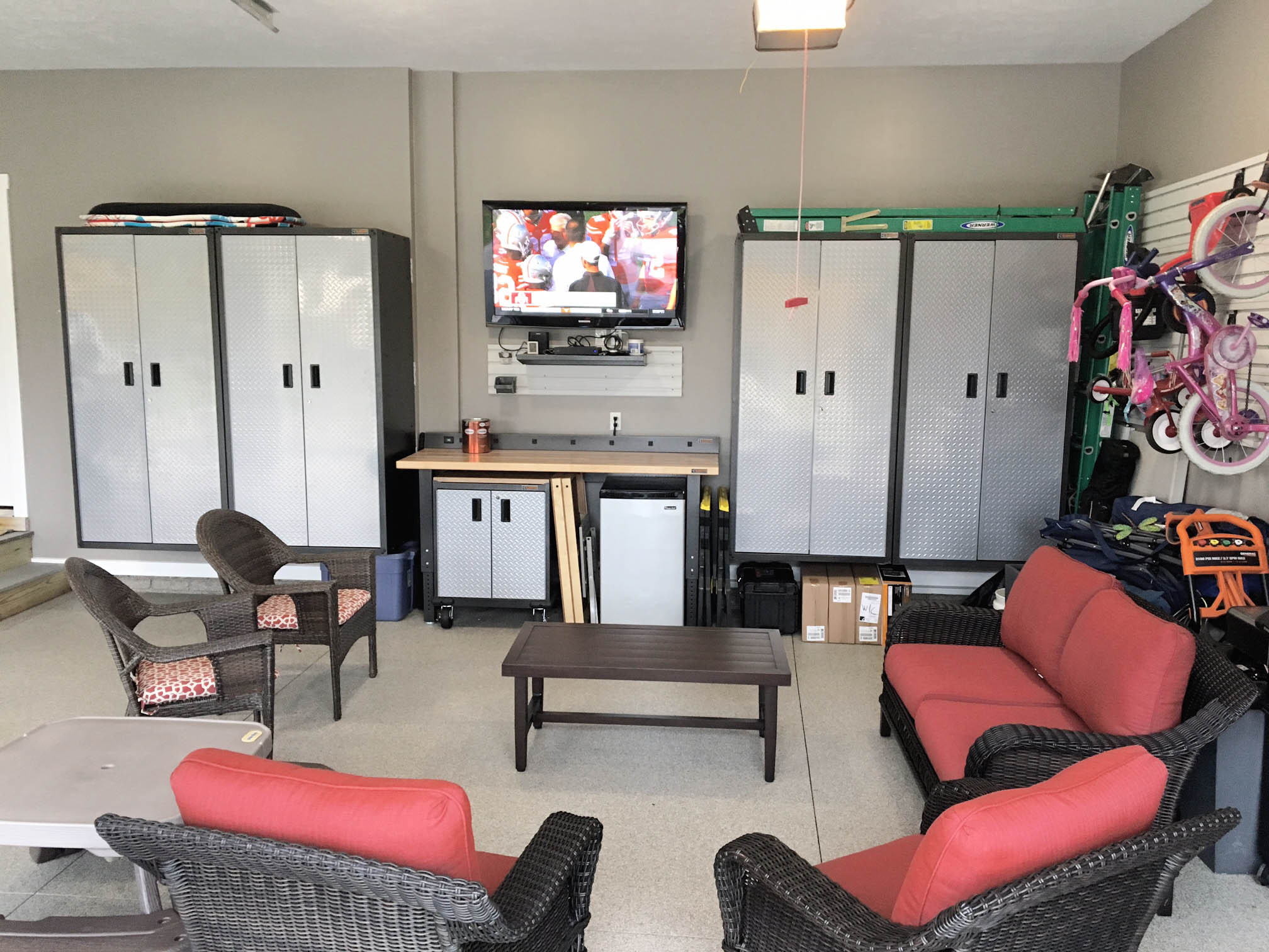 Read more about the article Create the Illusion of a Livable Space in Your Garage