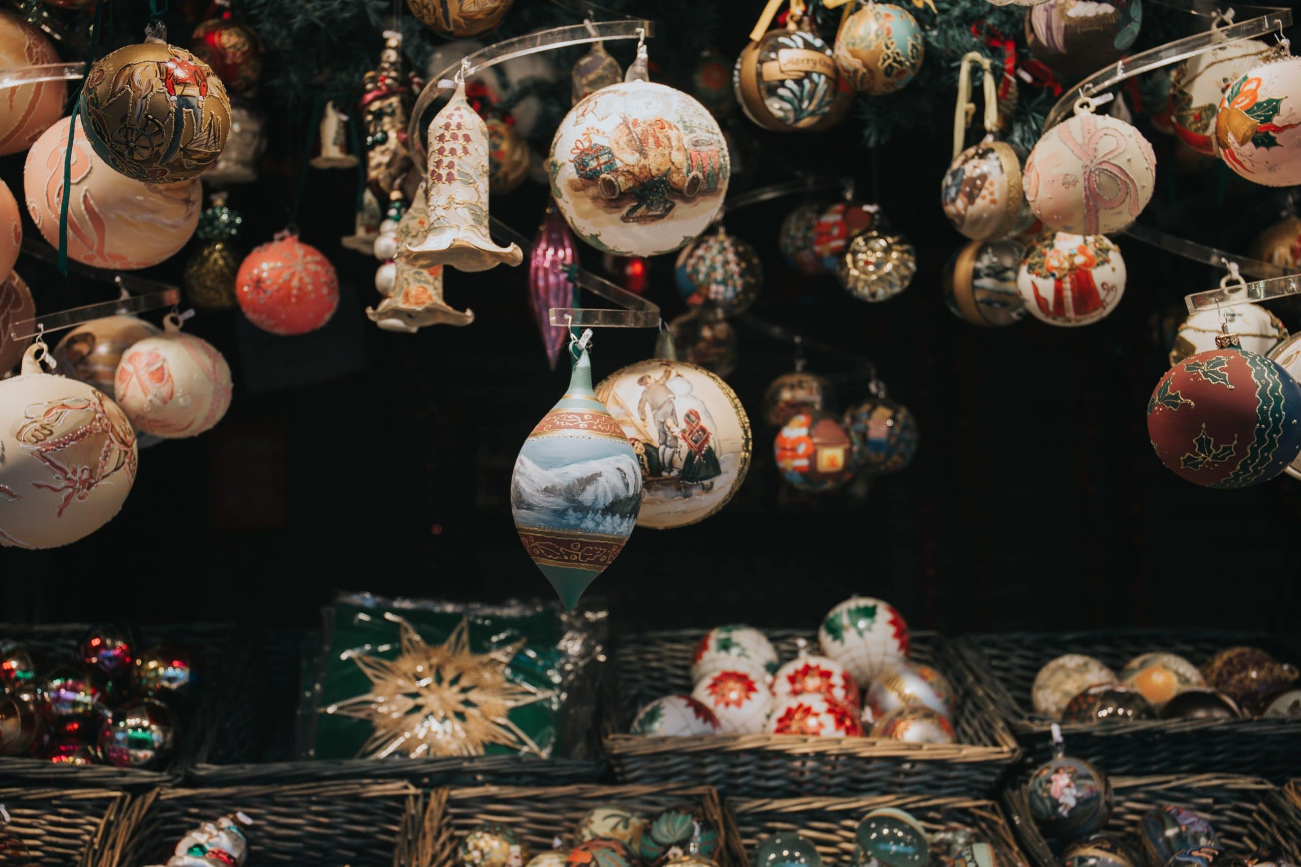 Read more about the article Make the Most of Storing Your Holiday Decorations