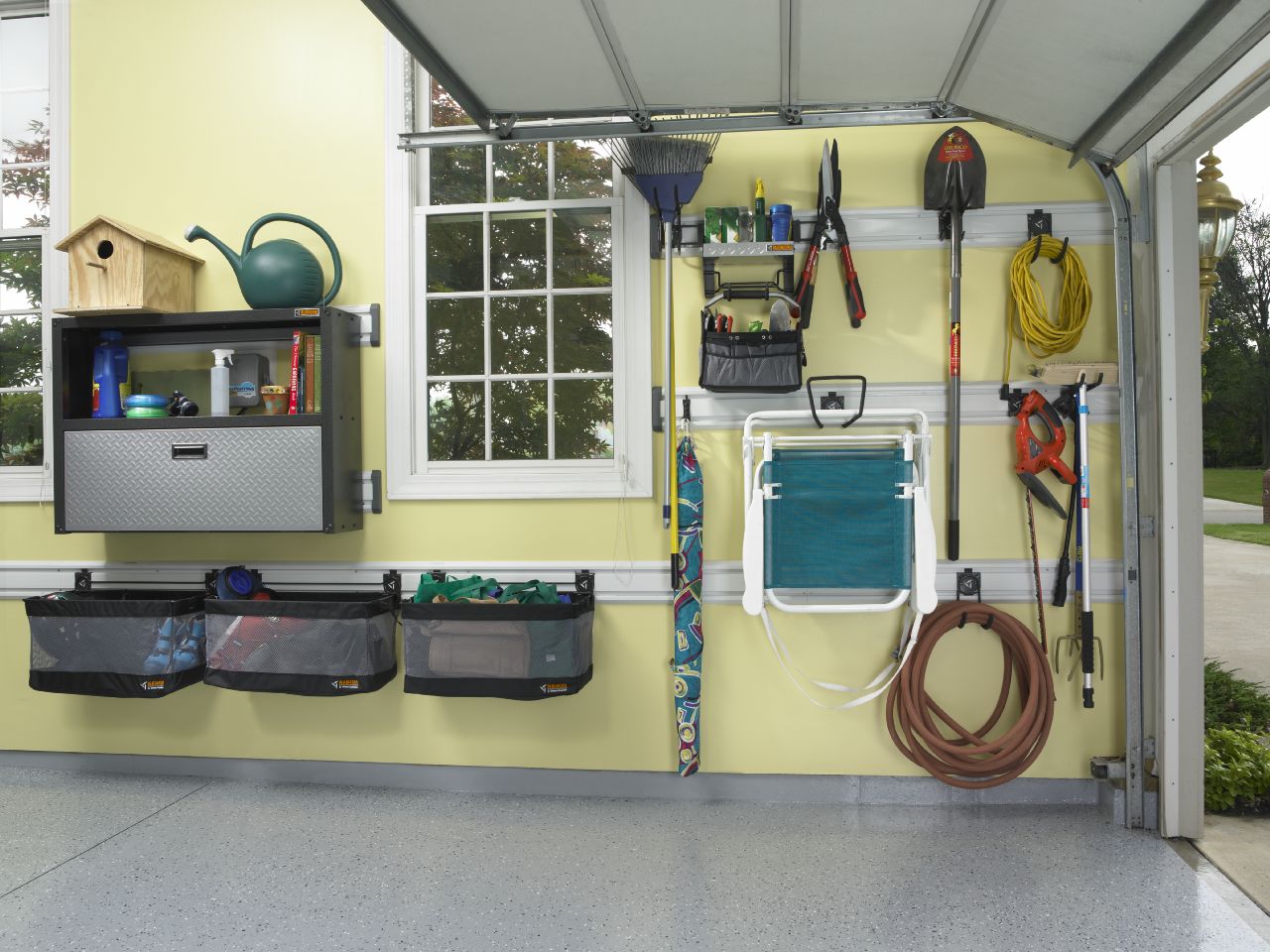 Read more about the article How to Optimize Your Garage to the Fullest Extent