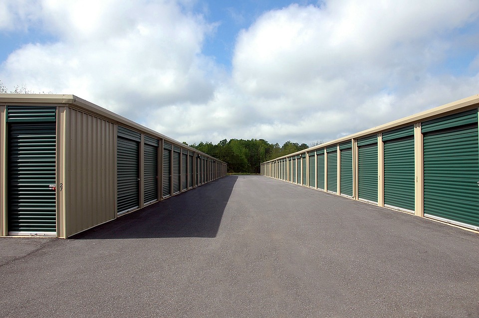 You are currently viewing Reduce Your Storage Unit Cost by Getting Your Garage Organized